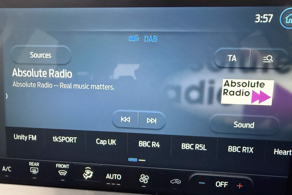 Ford Focus Titanium Manual Petrol-Electric Hybrid Estate - Stock Number (1541474) - 9th supplementary image