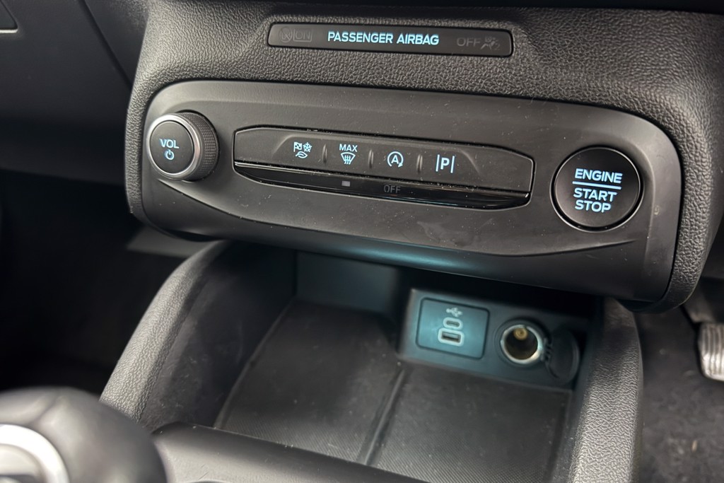 Ford Focus Titanium Manual Petrol-Electric Hybrid Estate - Stock Number (1541474) - 11th supplementary image