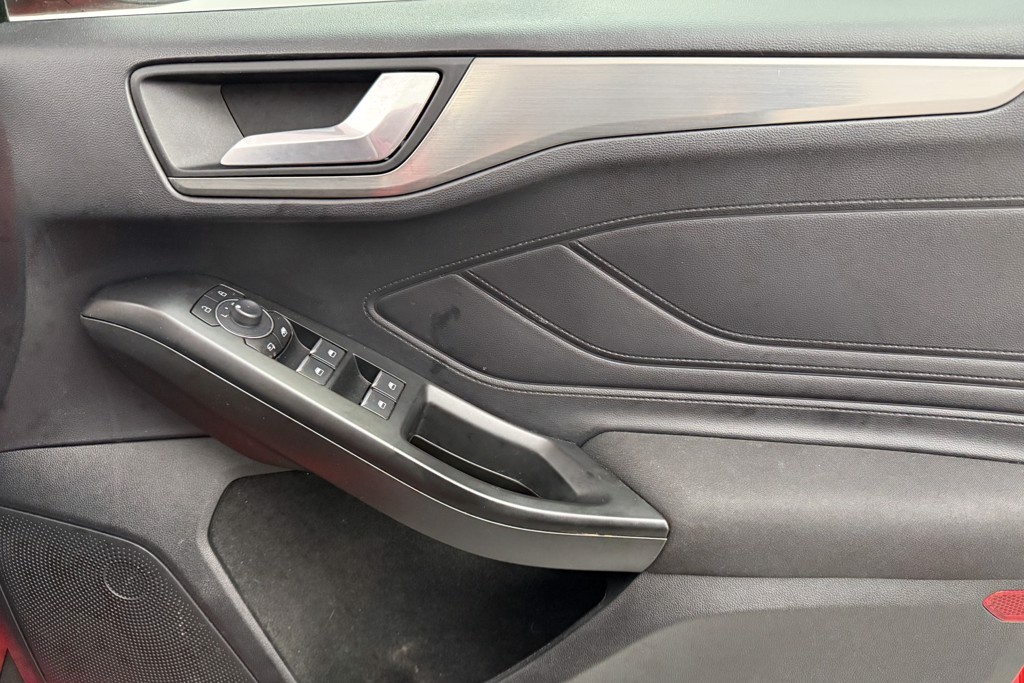 Ford Focus Titanium Manual Petrol-Electric Hybrid Estate - Stock Number (1541474) - 13th supplementary image