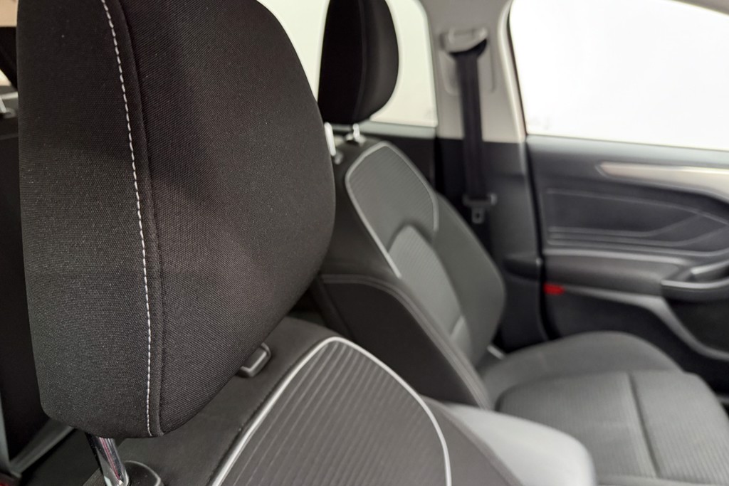 Ford Focus Titanium Manual Petrol-Electric Hybrid Estate - Stock Number (1541474) - 15th supplementary image