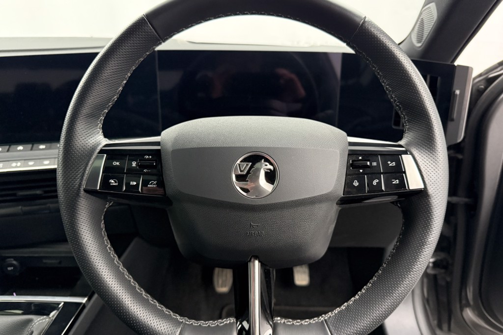 Vauxhall Astra Ultimate Manual Petrol Hatchback - Stock Number (1543480) - 2nd supplementary image