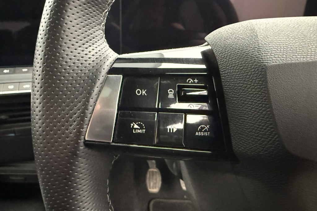 Vauxhall Astra Ultimate Manual Petrol Hatchback - Stock Number (1543480) - 3rd supplementary image