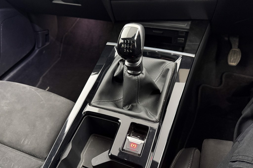 Vauxhall Astra Ultimate Manual Petrol Hatchback - Stock Number (1543480) - 13th supplementary image