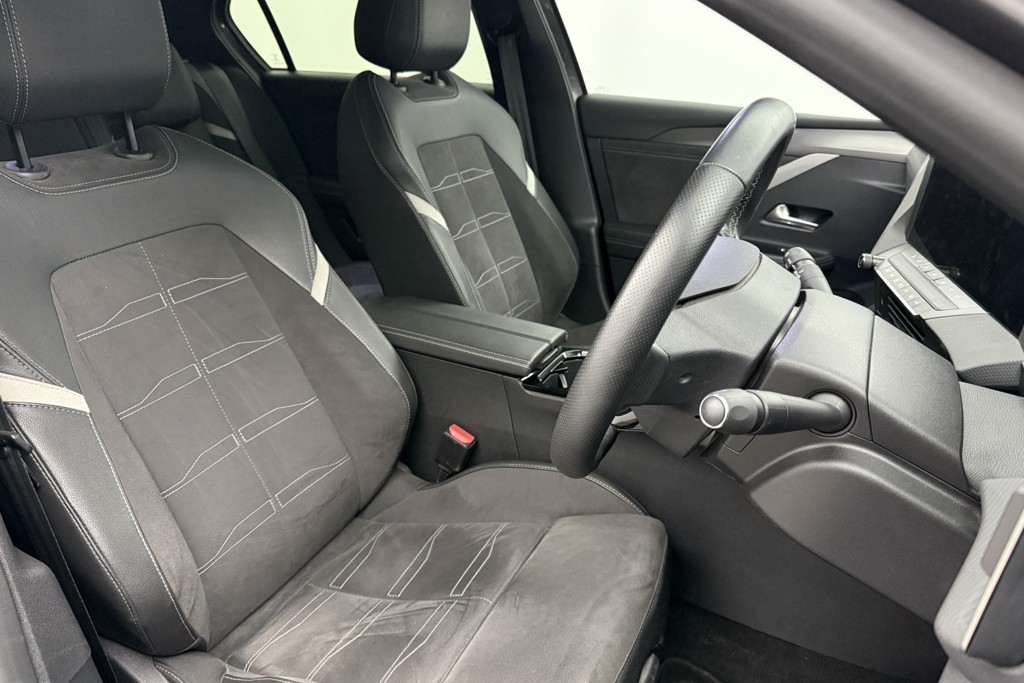 Vauxhall Astra Ultimate Manual Petrol Hatchback - Stock Number (1543480) - 17th supplementary image