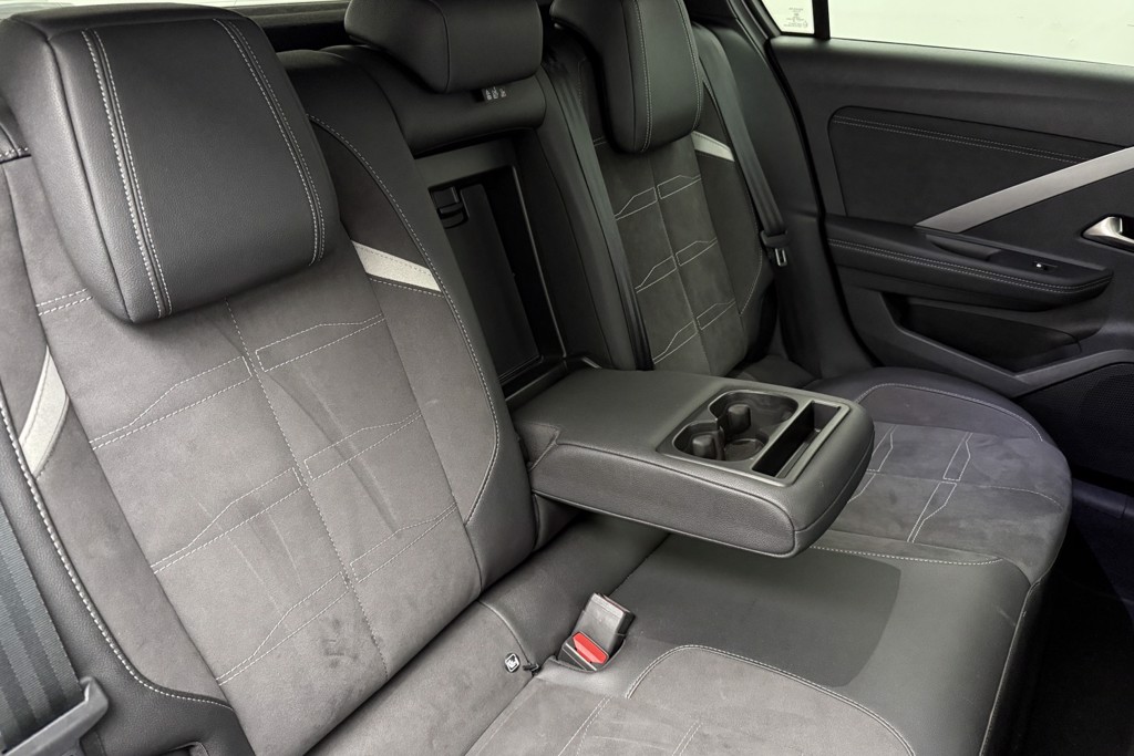 Vauxhall Astra Ultimate Manual Petrol Hatchback - Stock Number (1543480) - 19th supplementary image