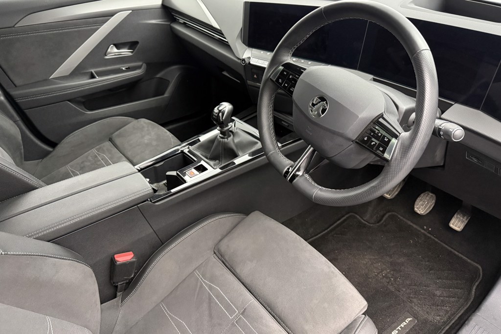 Vauxhall Astra Ultimate Manual Petrol Hatchback - Stock Number (1543480) - 1st supplementary image