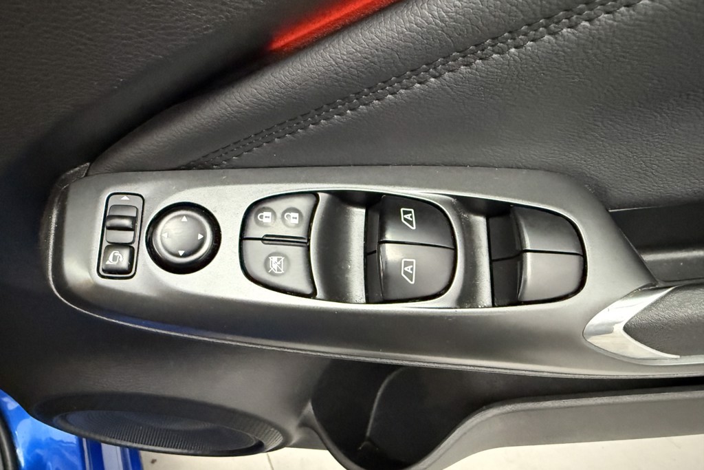 Nissan Juke N-Connecta Manual Petrol SUV - Stock Number (1545023) - 14th supplementary image