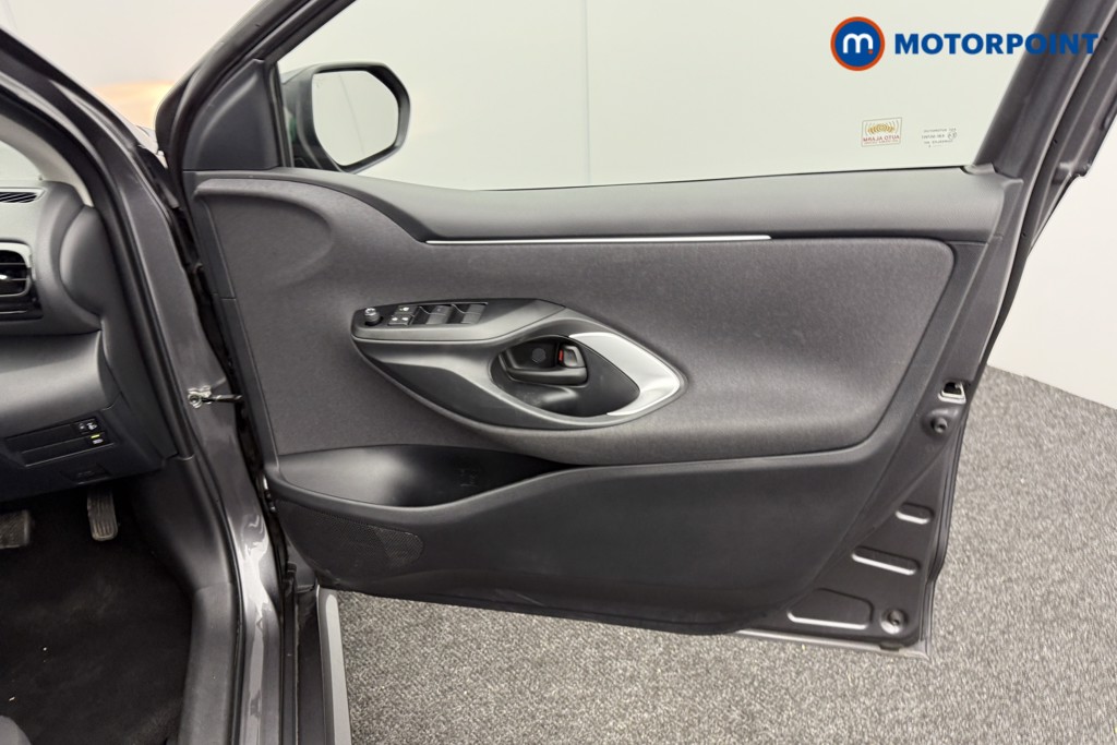 Toyota Yaris Icon Automatic Petrol-Electric Hybrid Hatchback - Stock Number (1546202) - 12th supplementary image