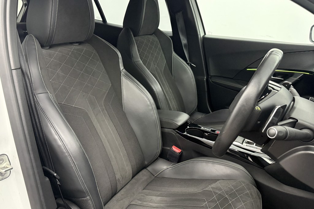 Peugeot 2008 Gt Premium Automatic Petrol SUV - Stock Number (1546834) - 19th supplementary image