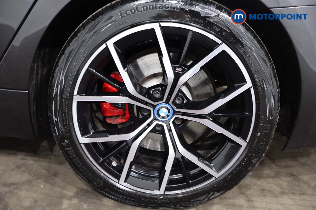 BMW 5 Series M Sport Automatic Petrol Plug-In Hybrid Estate - Stock Number (1546979) - 12th supplementary image