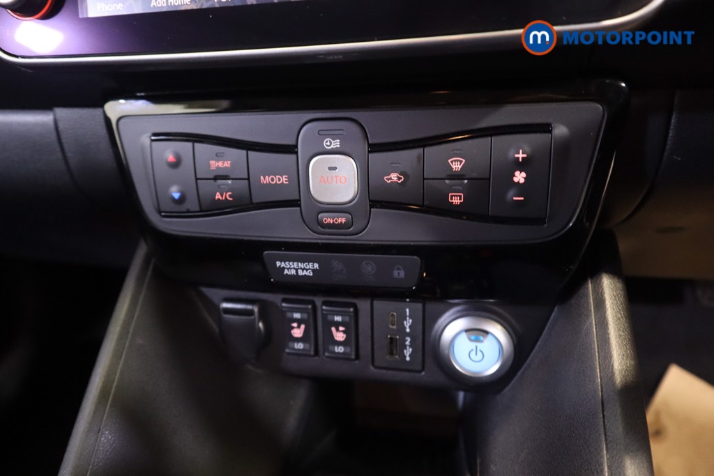 Nissan Leaf N-Connecta Automatic Electric Hatchback - Stock Number (1548102) - 4th supplementary image