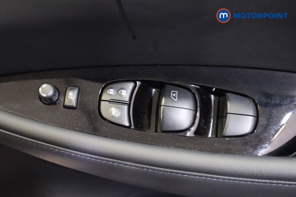 Nissan Leaf N-Connecta Automatic Electric Hatchback - Stock Number (1548102) - 7th supplementary image
