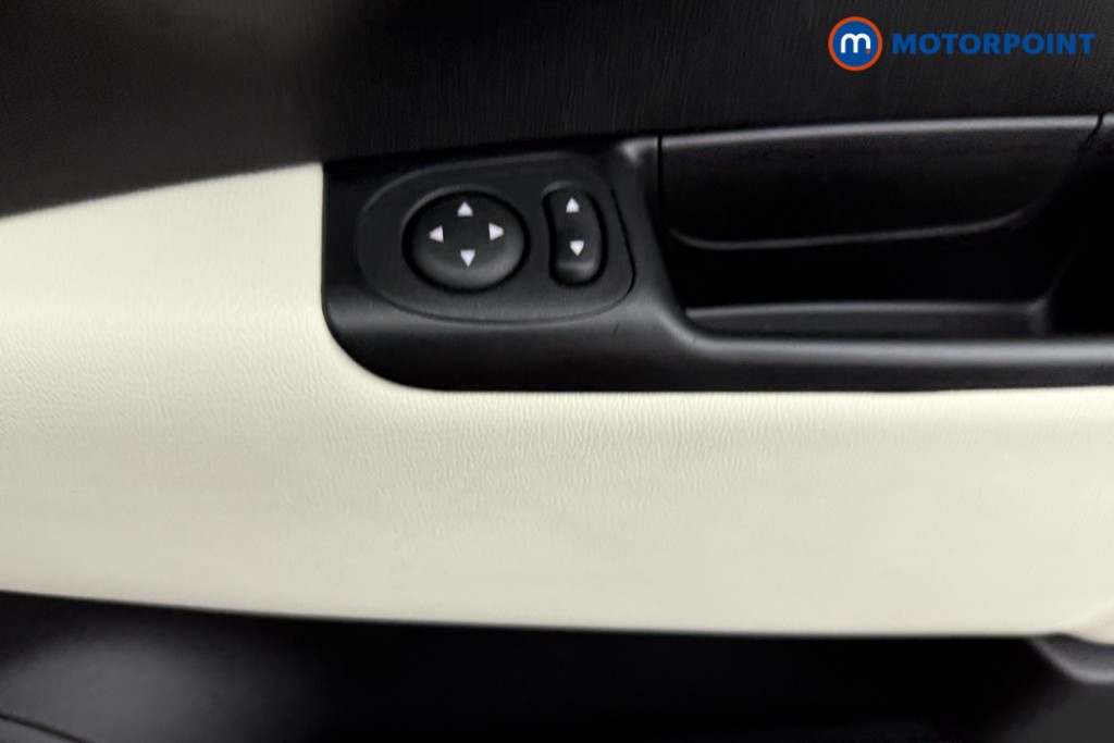Fiat 500 Dolcevita Manual Petrol-Electric Hybrid Hatchback - Stock Number (1549855) - 13th supplementary image