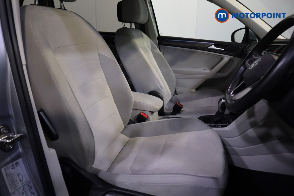 Volkswagen Tiguan Allspace Elegance Automatic Petrol SUV - Stock Number (1534423) - 13th supplementary image