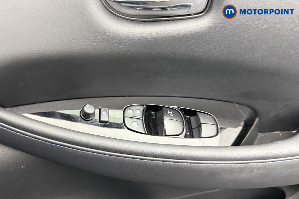 Nissan Leaf Tekna Automatic Electric Hatchback - Stock Number (1536199) - 17th supplementary image