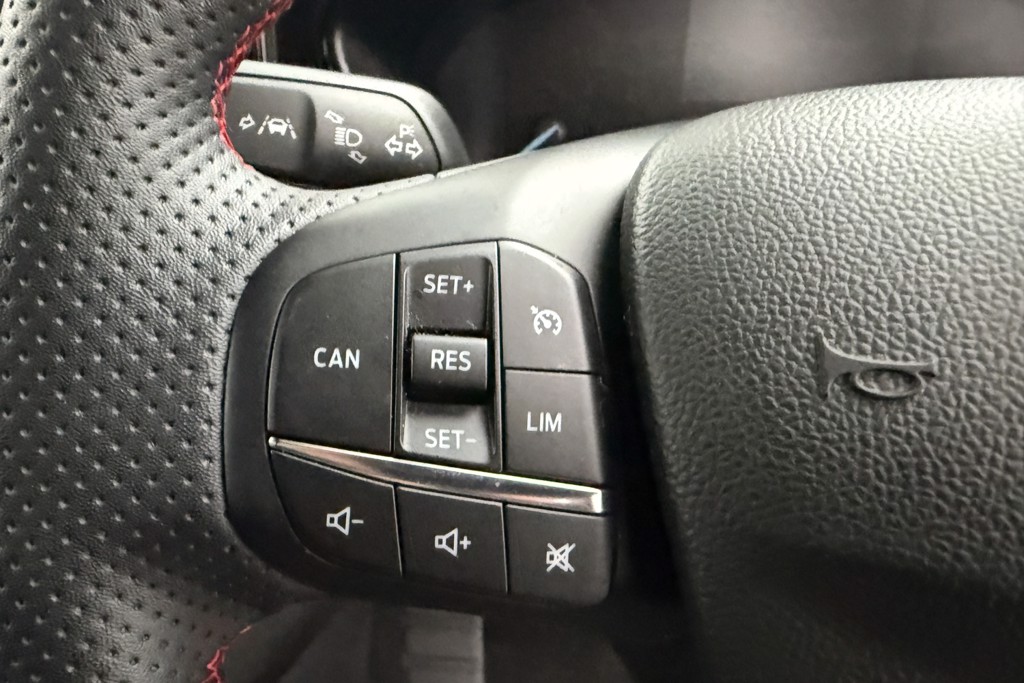 Ford Focus St-Line Edition Manual Petrol-Electric Hybrid Hatchback - Stock Number (1537203) - 4th supplementary image