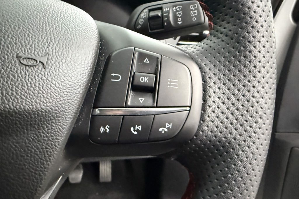 Ford Focus St-Line Edition Manual Petrol-Electric Hybrid Hatchback - Stock Number (1537203) - 5th supplementary image