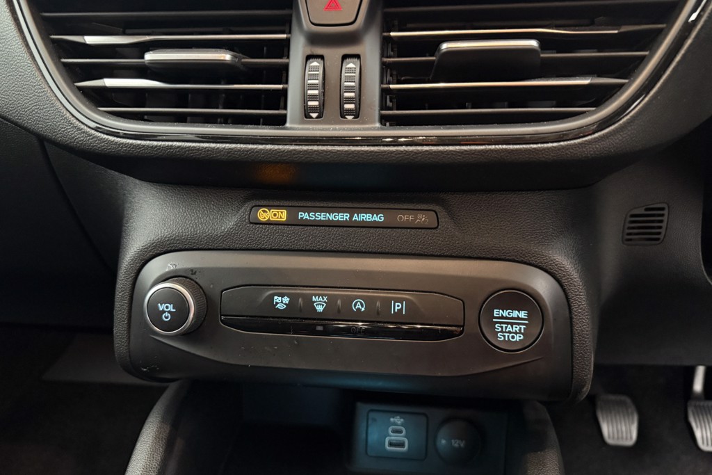 Ford Focus St-Line Edition Manual Petrol-Electric Hybrid Hatchback - Stock Number (1537203) - 13th supplementary image