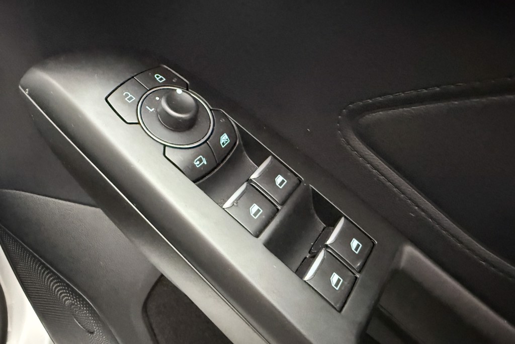 Ford Focus St-Line Edition Manual Petrol-Electric Hybrid Hatchback - Stock Number (1537203) - 17th supplementary image