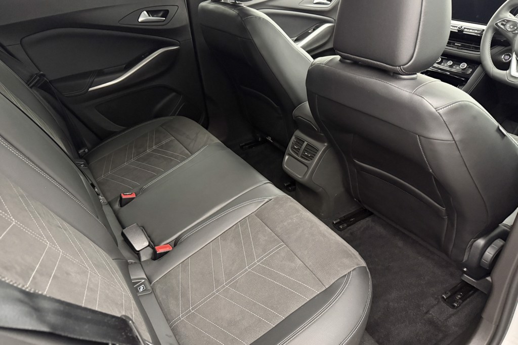 Vauxhall Grandland Ultimate Manual Petrol SUV - Stock Number (1539532) - 22nd supplementary image