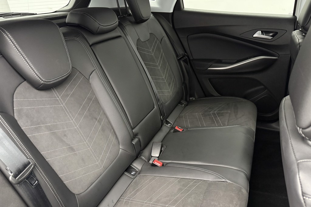 Vauxhall Grandland Ultimate Manual Petrol SUV - Stock Number (1539532) - 23rd supplementary image