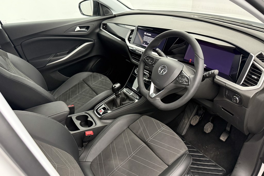Vauxhall Grandland Ultimate Manual Petrol SUV - Stock Number (1539532) - 1st supplementary image
