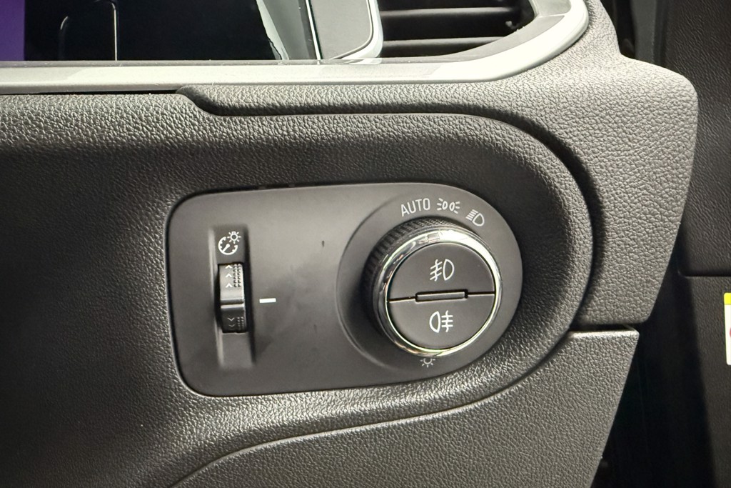 Vauxhall Grandland Ultimate Manual Petrol SUV - Stock Number (1539572) - 17th supplementary image