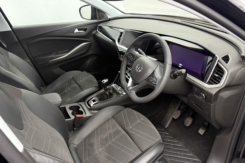 Vauxhall Grandland Ultimate Manual Petrol SUV - Stock Number (1539572) - 1st supplementary image