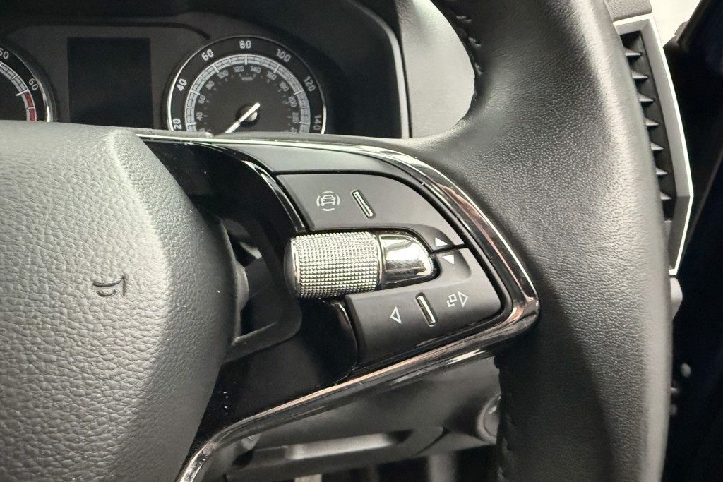 Skoda Karoq SE Manual Petrol SUV - Stock Number (1542468) - 4th supplementary image
