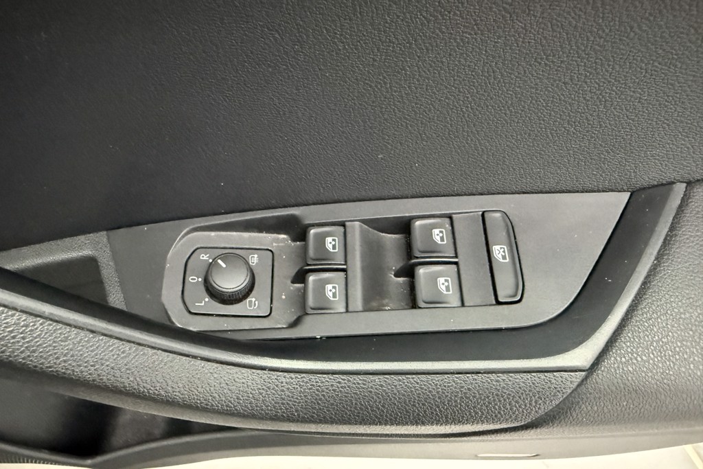 Skoda Karoq SE Manual Petrol SUV - Stock Number (1542468) - 16th supplementary image