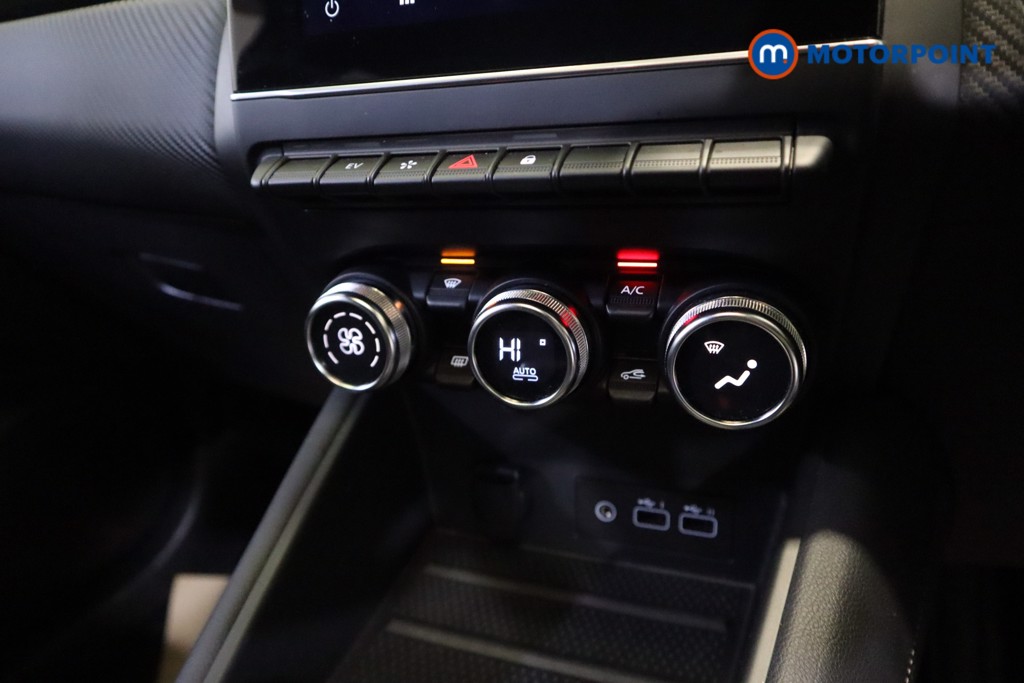 Renault Captur Engineered Automatic Petrol Plug-In Hybrid SUV - Stock Number (1542568) - 17th supplementary image