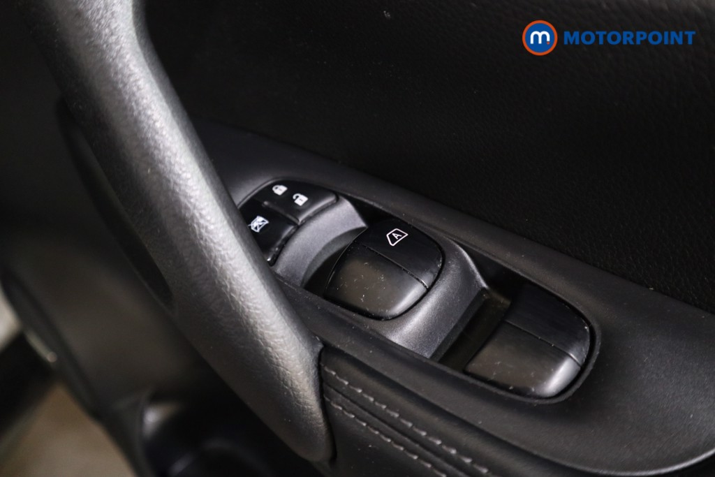 Nissan X-Trail Tekna Manual Diesel SUV - Stock Number (1543689) - 10th supplementary image