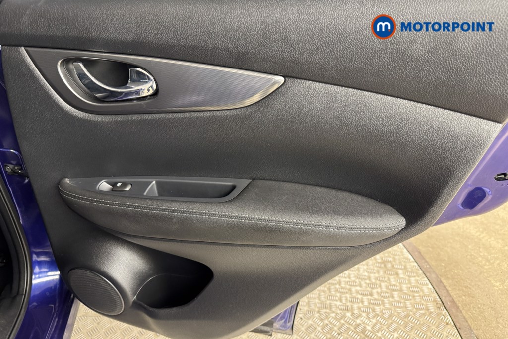Nissan Qashqai Tekna Manual Diesel SUV - Stock Number (1544568) - 17th supplementary image