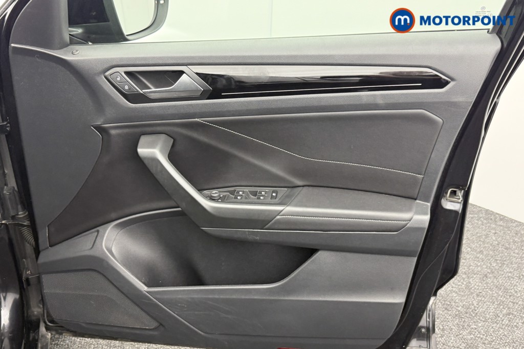 Volkswagen T-Roc R-Line Automatic Diesel SUV - Stock Number (1545793) - 18th supplementary image