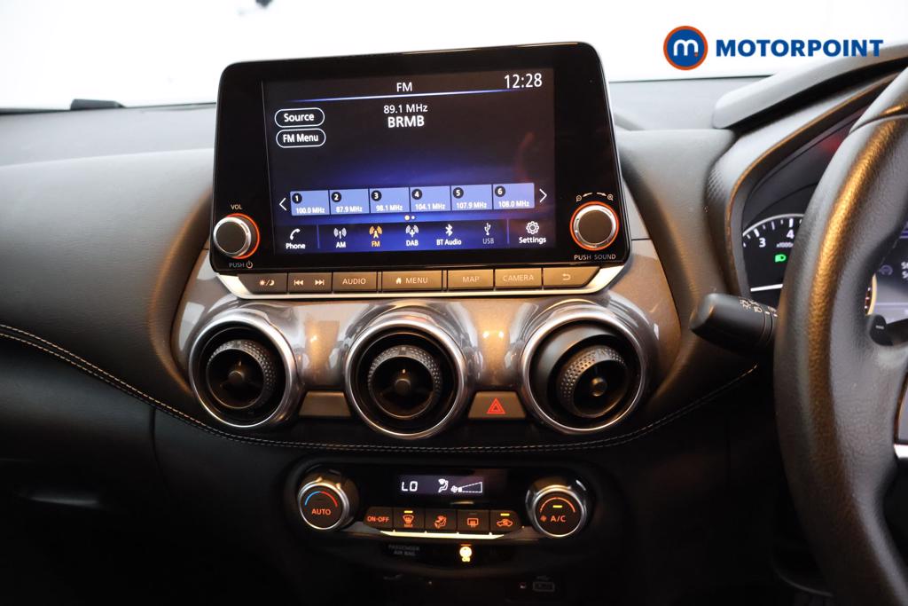 Nissan Juke N-Connecta Automatic Petrol SUV - Stock Number (1546233) - 5th supplementary image