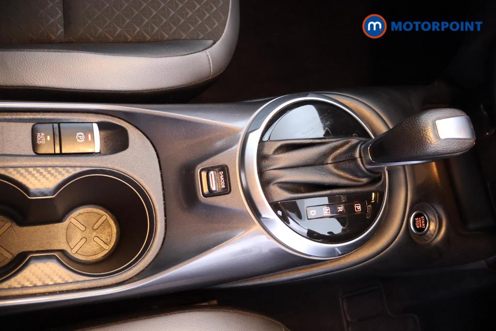 Nissan Juke N-Connecta Automatic Petrol SUV - Stock Number (1546233) - 6th supplementary image