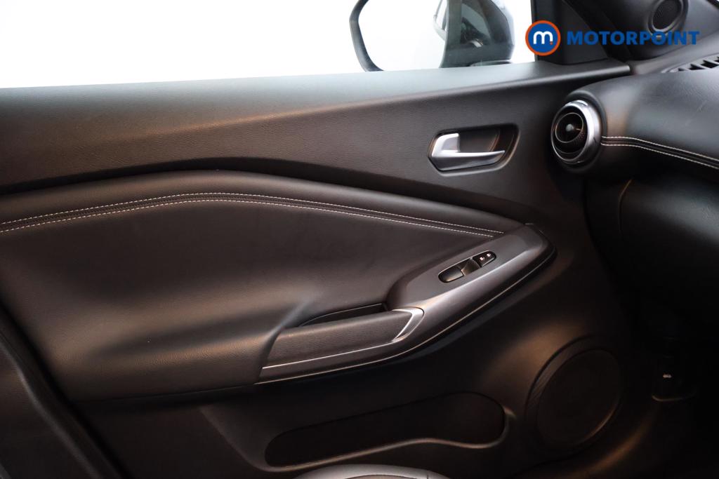 Nissan Juke N-Connecta Automatic Petrol SUV - Stock Number (1546233) - 8th supplementary image