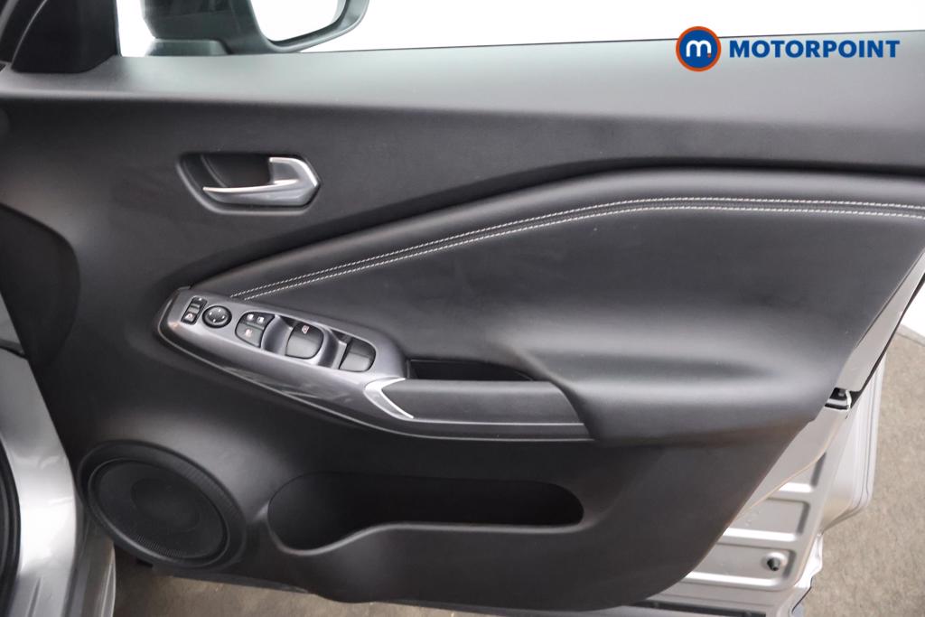 Nissan Juke N-Connecta Automatic Petrol SUV - Stock Number (1546233) - 9th supplementary image