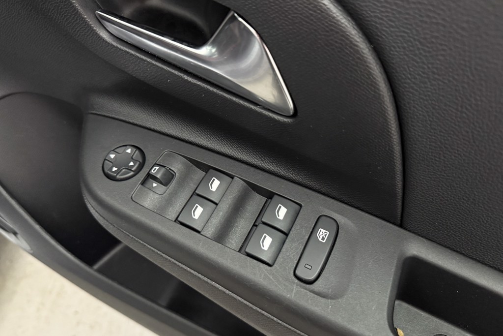 Vauxhall Corsa GS Manual Petrol Hatchback - Stock Number (1546262) - 14th supplementary image