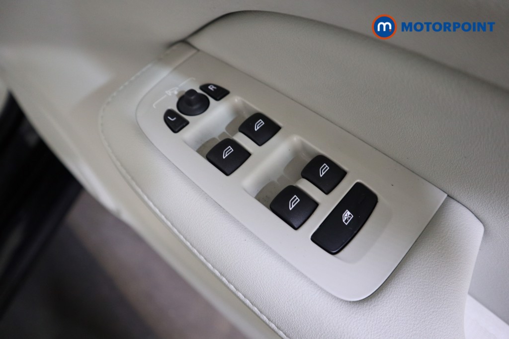 Volvo V60 Inscription Plus Automatic Petrol Estate - Stock Number (1546341) - 8th supplementary image