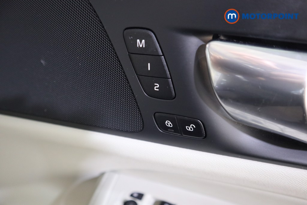 Volvo V60 Inscription Plus Automatic Petrol Estate - Stock Number (1546341) - 9th supplementary image