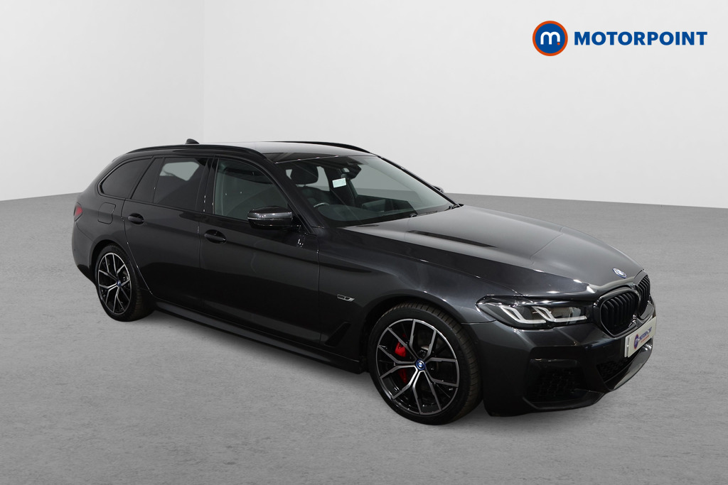 BMW 5 Series M Sport Automatic Petrol Plug-In Hybrid Estate - Stock Number (1546973) - Drivers side front corner
