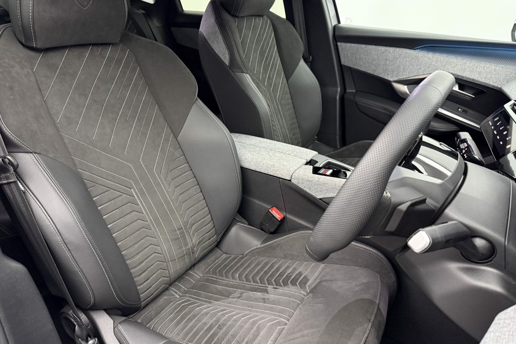Peugeot 3008 GT Automatic Electric SUV - Stock Number (1547058) - 19th supplementary image