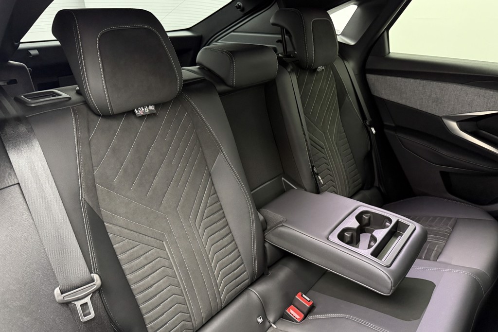 Peugeot 3008 GT Automatic Electric SUV - Stock Number (1547058) - 21st supplementary image