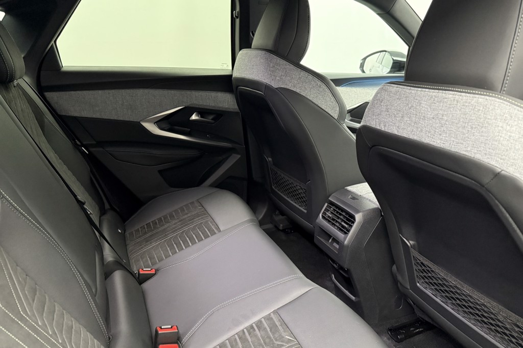 Peugeot 3008 GT Automatic Electric SUV - Stock Number (1547058) - 23rd supplementary image