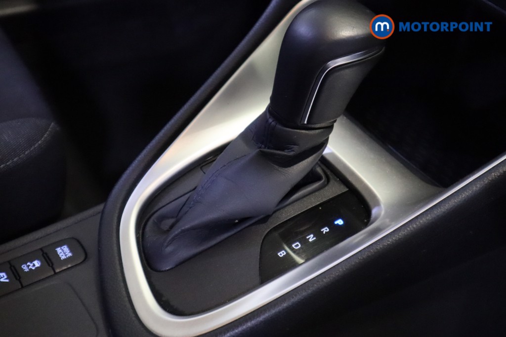 Toyota Yaris Design Automatic Petrol-Electric Hybrid Hatchback - Stock Number (1548600) - 5th supplementary image