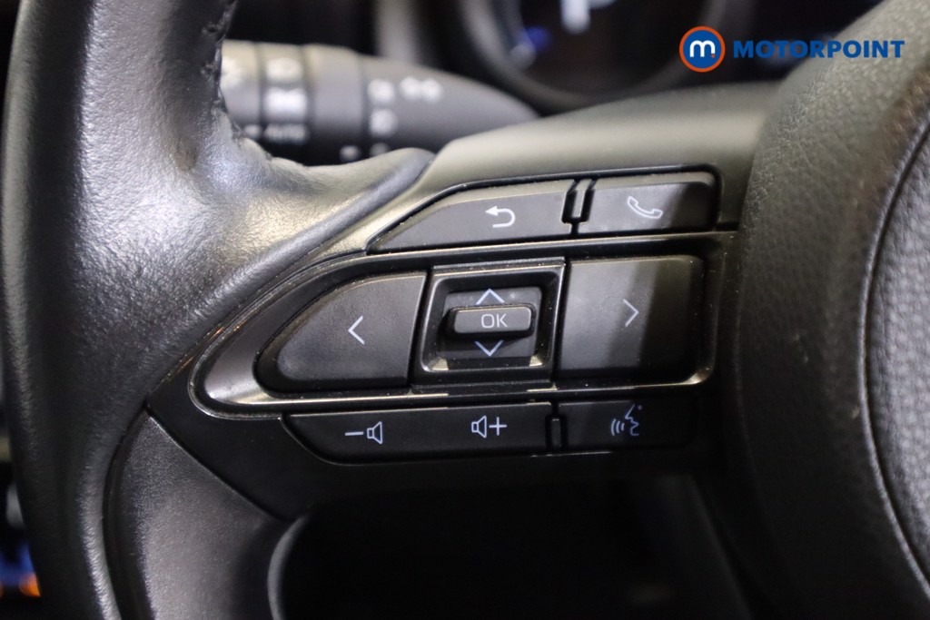 Toyota Yaris Design Automatic Petrol-Electric Hybrid Hatchback - Stock Number (1548600) - 14th supplementary image