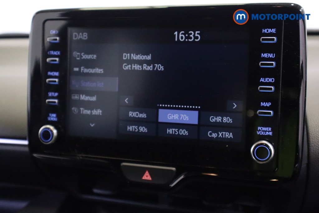 Toyota Yaris Design Automatic Petrol-Electric Hybrid Hatchback - Stock Number (1548600) - 17th supplementary image