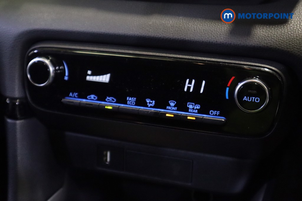 Toyota Yaris Design Automatic Petrol-Electric Hybrid Hatchback - Stock Number (1548600) - 18th supplementary image