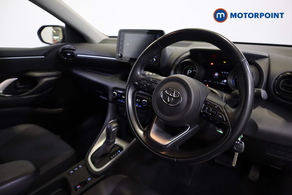 Toyota Yaris Design Automatic Petrol-Electric Hybrid Hatchback - Stock Number (1548600) - 1st supplementary image